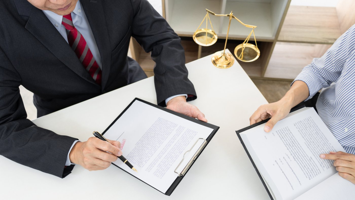 Contratos y documentación empresarial
